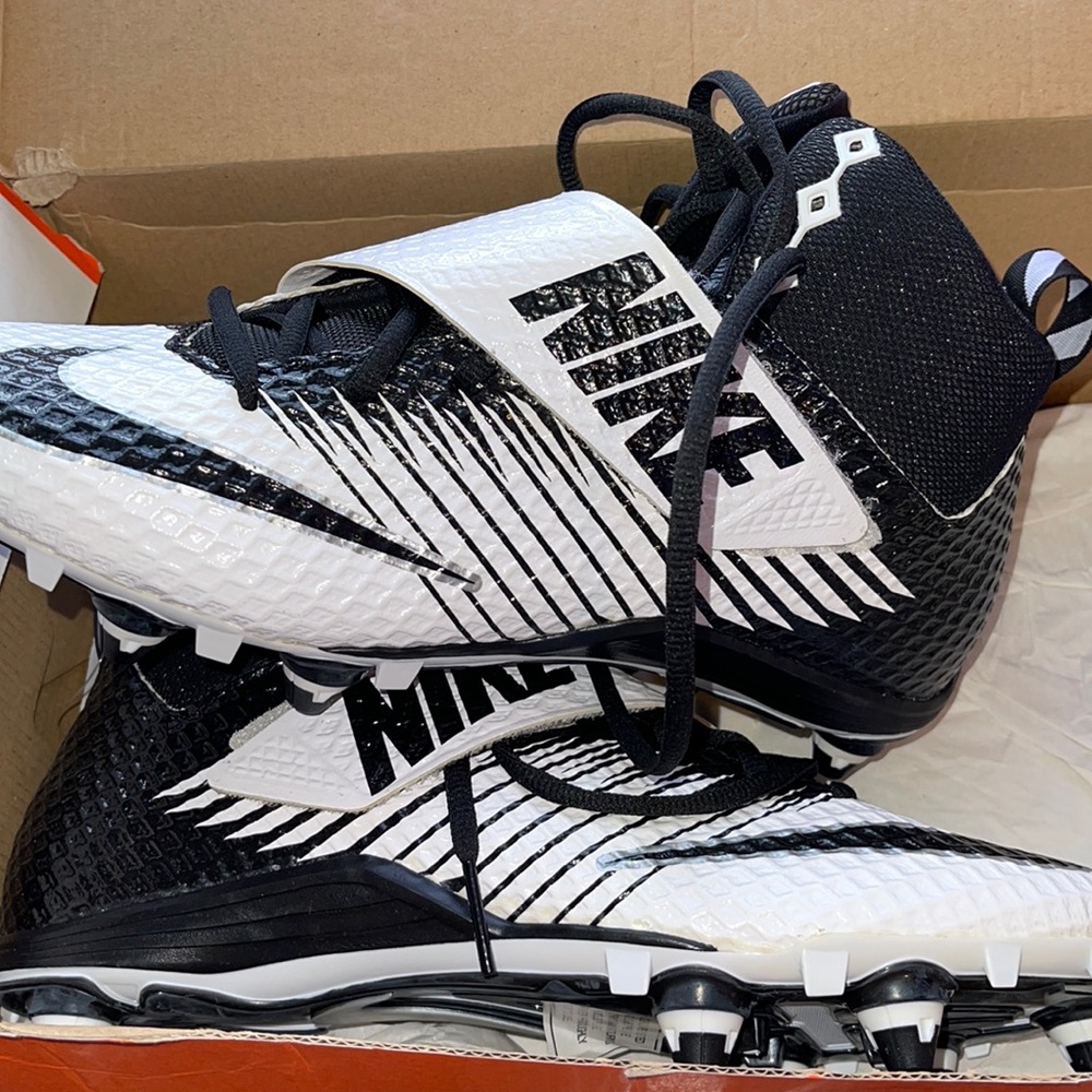 Black and white men nike Luna East pot D sport cleats shoes